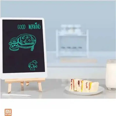 یادداشت روزانه روی تبلت نوشتاری Xiaomi 10 Inch کاغذ دیجیتال ۱۰ اینچ شیائومی XMXHB01WC روی پایه با یادداشت صبح بخیر