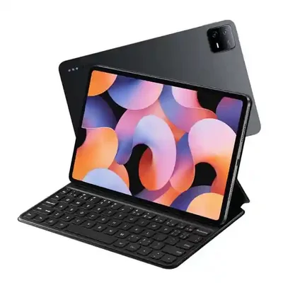 Xiaomi Pad 6 Pro در حالت لپتاپی با صفحهکلید تبلت Xiaomi Pad 6 Pro همراه کیبورد و کاور مشکی