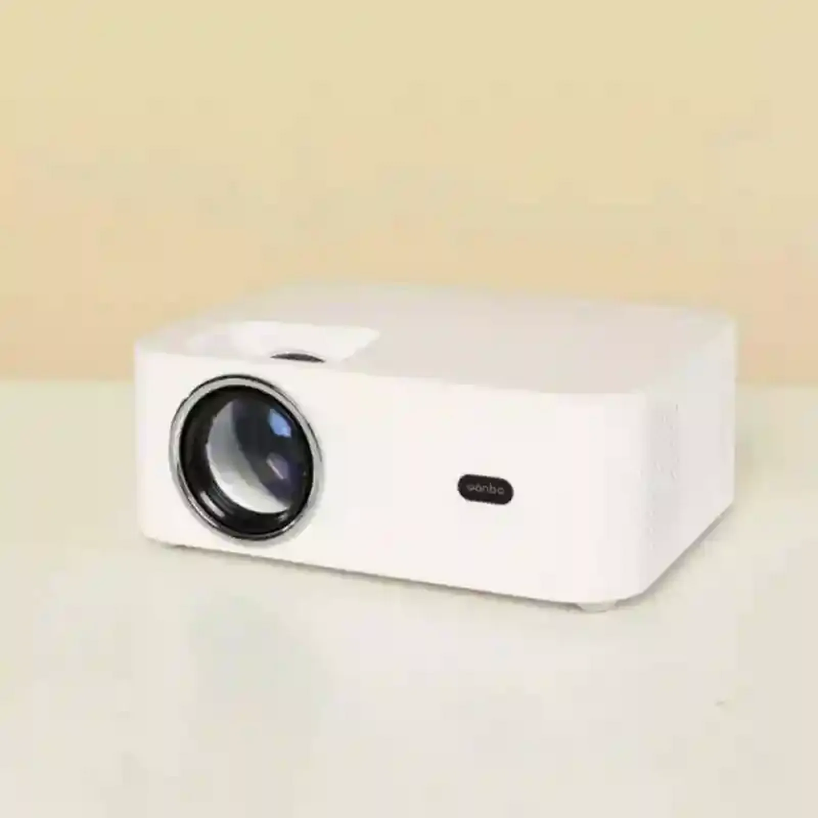 پروژکتور ونبو X1 با بدنه مستطیلی سفید ویدئو پروژکتور سفید Wanbo X1 با لنز بزرگ نمای سهرخ