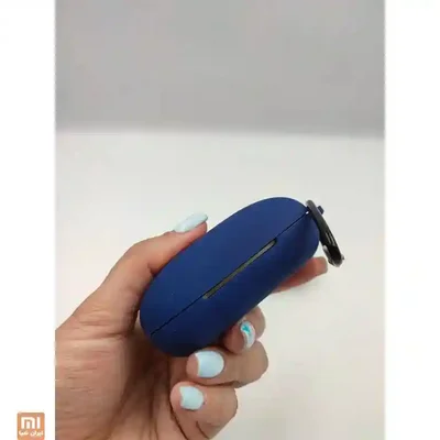 جزئیات شیار کاور آبی ComfoBuds Pro نمای دوم کاور آبی ComfoBuds Pro بسته در دست