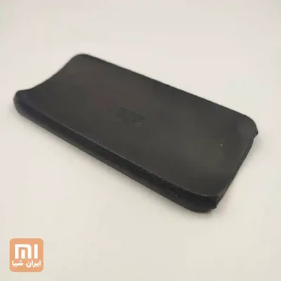 ضخامت کاور پاوربانک Redmi 10000 نمای مایل کاور مشکی پاوربانک Redmi 10000mAh با بافت لبهها