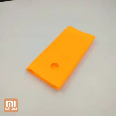 کاور نارنجی پاوربانک 20000 2C نمای پشت کاور نارنجی پاوربانک Xiaomi 20000 2C با برش ششضلعی