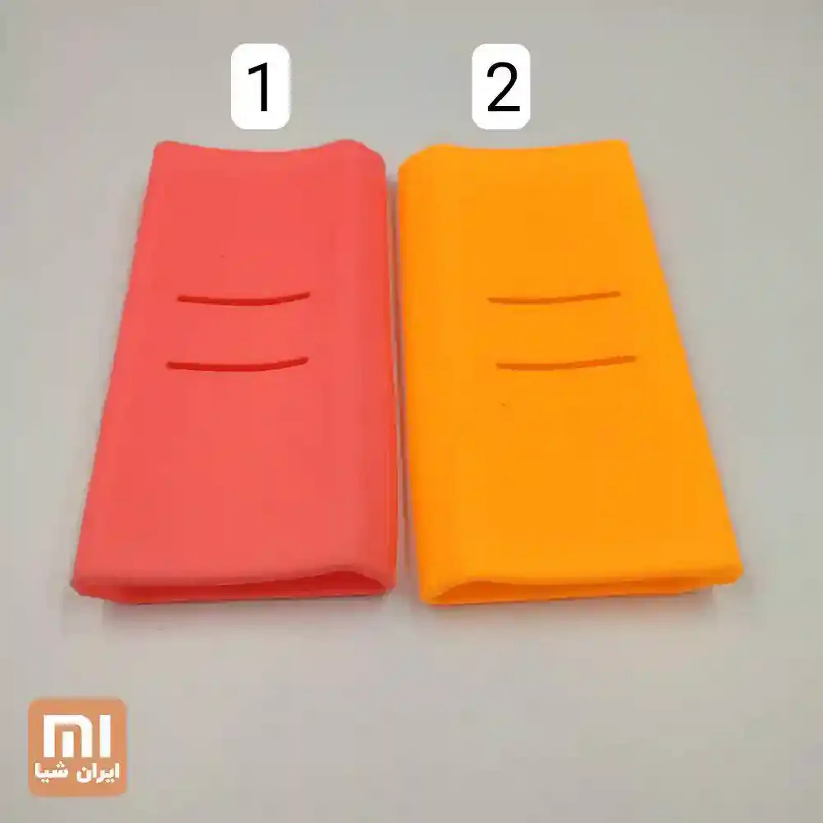 مقایسه کاور قرمز و نارنجی پاوربانک Xiaomi 20000 2C از نمای جلو