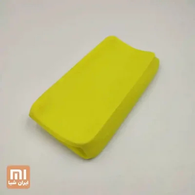 روکش زرد پاوربانک Redmi 20000 کاور زرد پاوربانک Redmi 20000mAh از نمای مایل