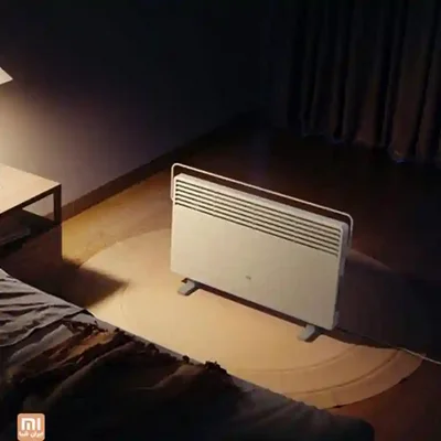 بخاری شیائومی Mi Smart Space Heater S روشن کنار تخت در شب